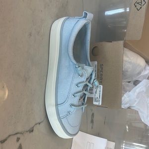Women’s Sperry crest vibe canvas sneakers. Light blue